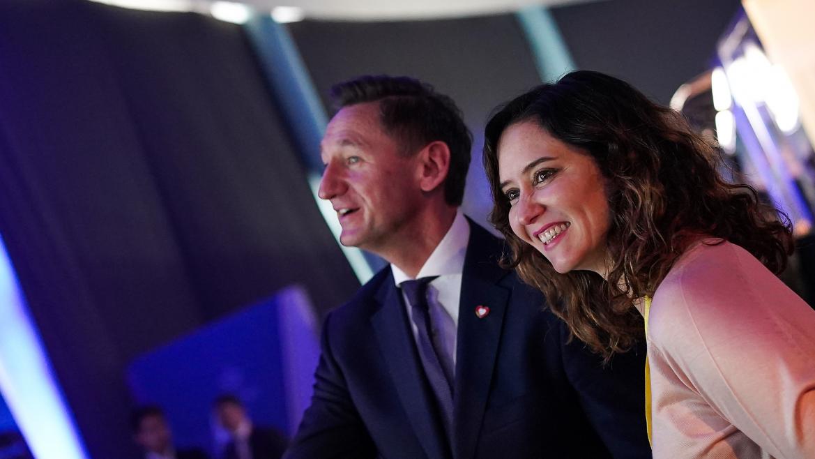 Díaz Ayuso se reúne en Bucarest con el vicepresidente del Comité Europeo de las Regiones