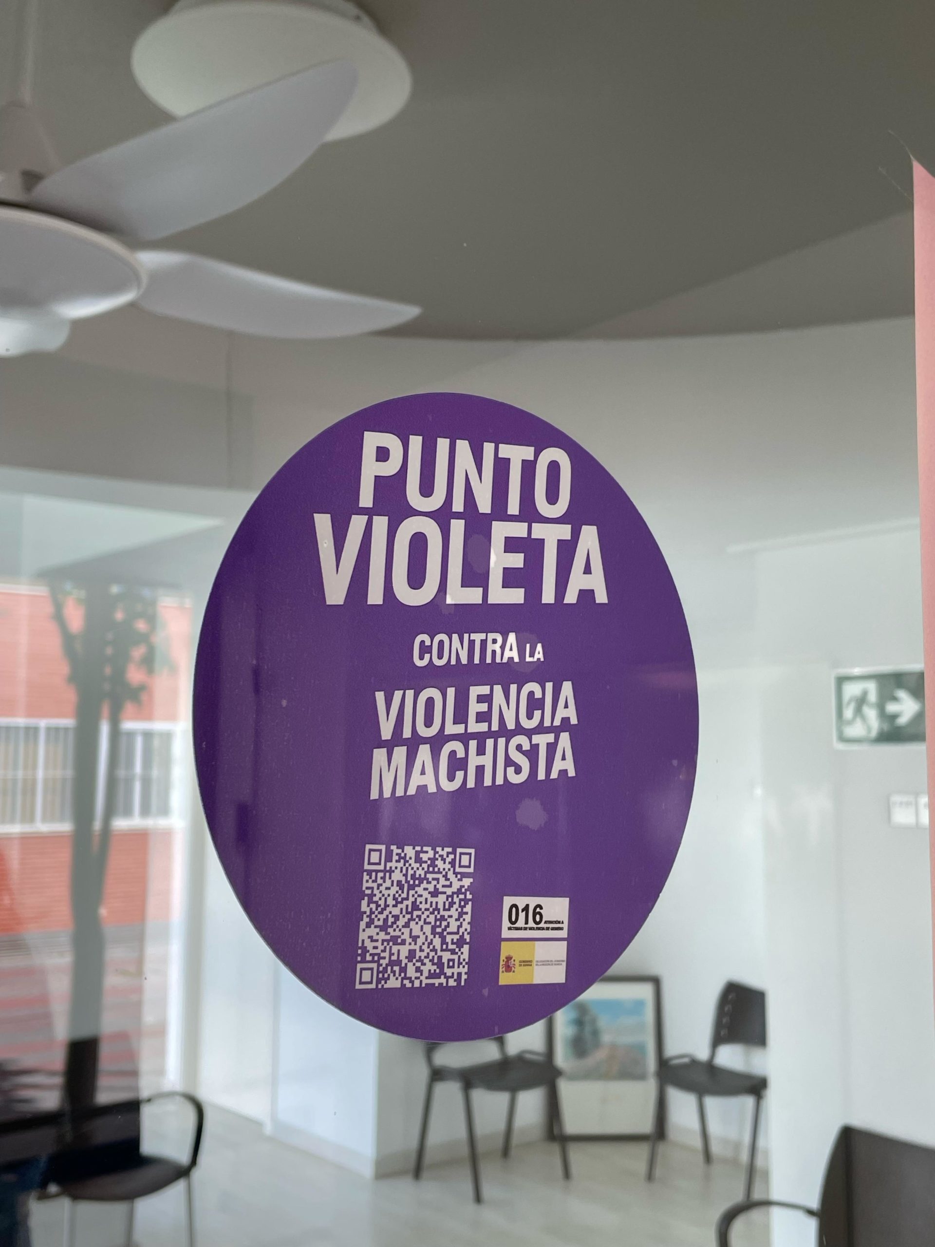 El Ayuntamiento de Alcantarilla instala ocho puntos violeta permanentes por todo el municipio
