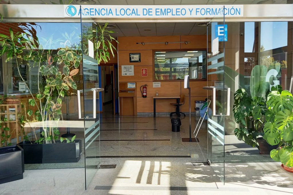 El IES Antonio López y ALEF forman digitalmente a 96 vecinos mayores de 55 años