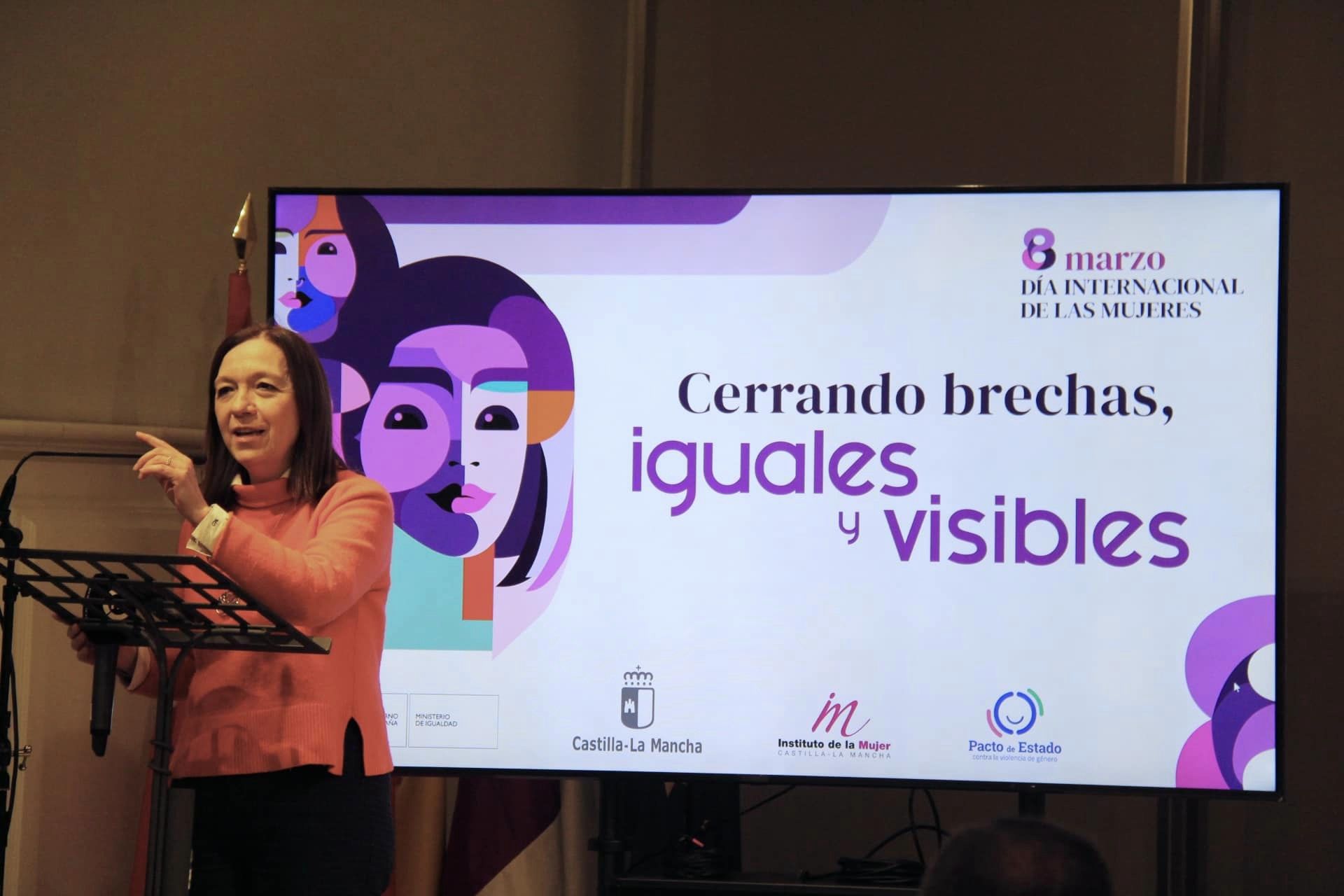 El Salón Noble del Ayuntamiento de Alcázar de San Juan testigo del Acto Institucional con motivo del 8 de marzo