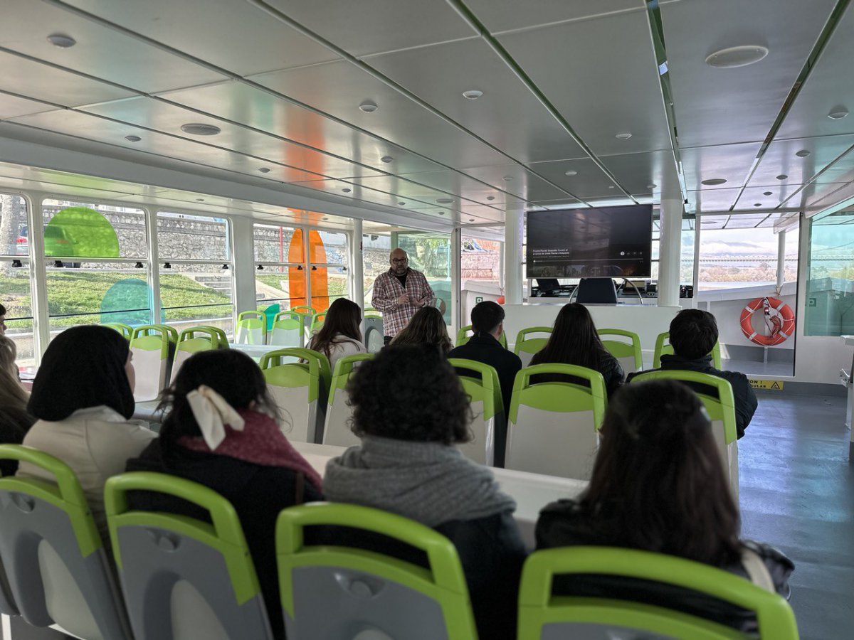 Els estudiants de Turisme proposen tres noms per al catamarà elèctric