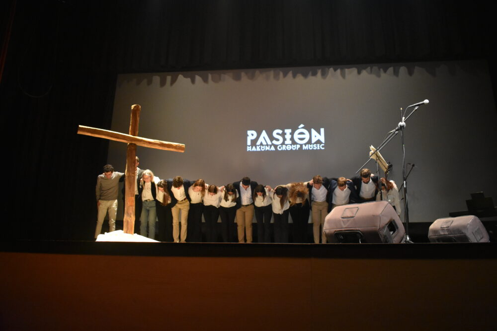 Hakuna Toledo pone al público en pie en el concierto “Pasión” en Quintanar de la Orden