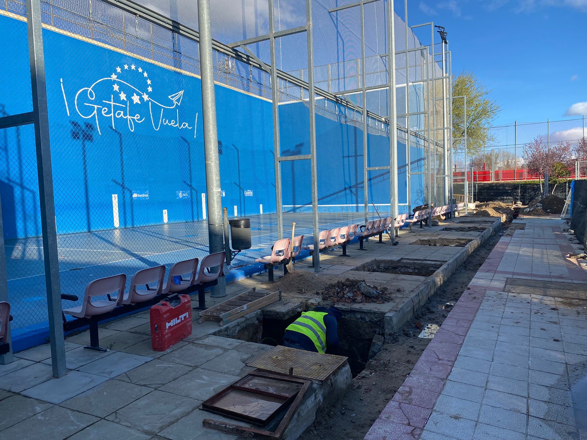 Iniciadas las obras para la cubierta del frontón del polideportivo Juan de la Cierva