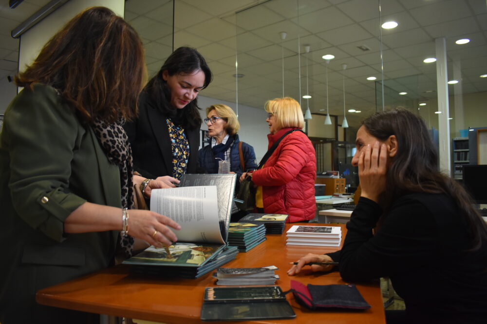La charla "Grandes Olvidadas" muestra a los quintanareños que las mujeres también forman parte de la historia