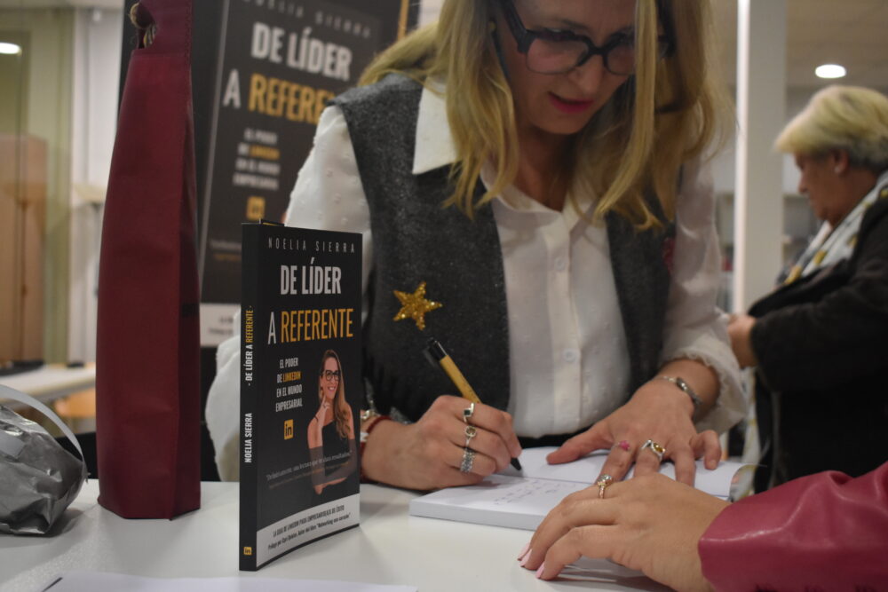 Noelia Sierra presenta su libro "De Líder a Referente" en Quintanar de la Orden